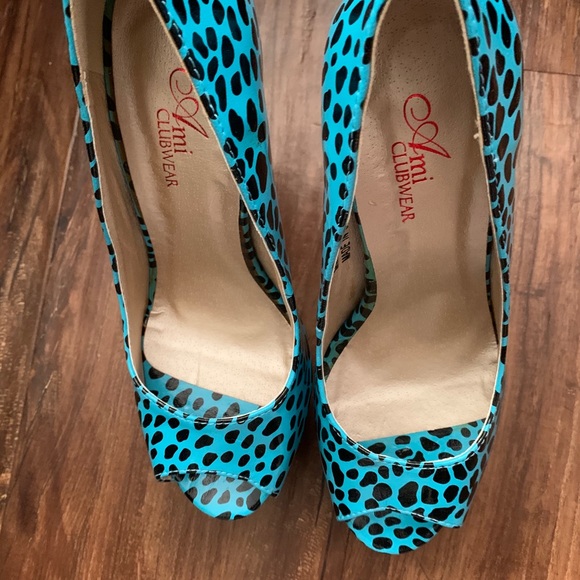 Heels - Picture 2 of 4